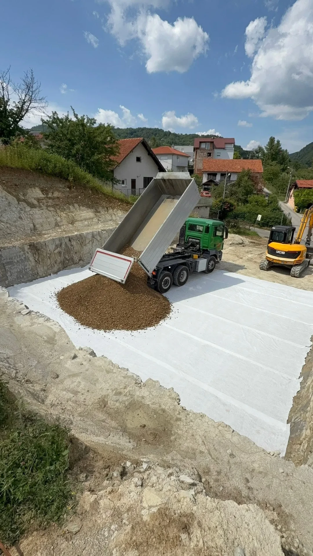 Nasipavanje kamenog materijala na pripremljenu podlogu, Gornje Vrapče